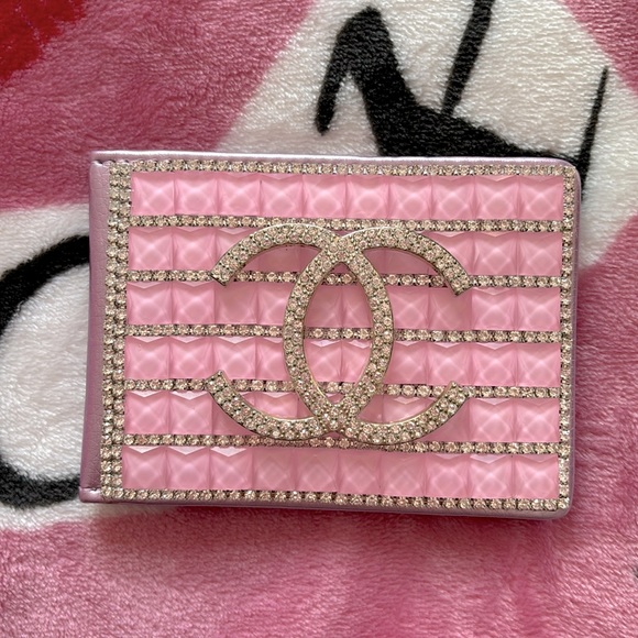 Accessories - Pink wallet